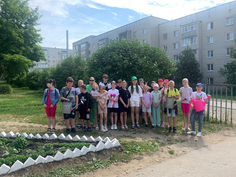 Цветник украшает нашу жизнь с нашей же помощью.