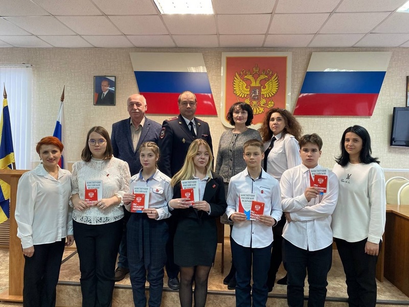 Врамках Всероссийской акции Движения Первых «Мы - граждане России!» состоялось торжественное вручение паспортов юным гражданам России.