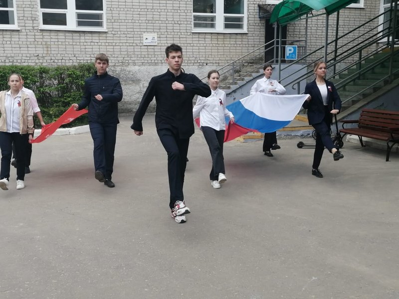 Внесение Государственного флага Российской Федерации, Знамени Победы.