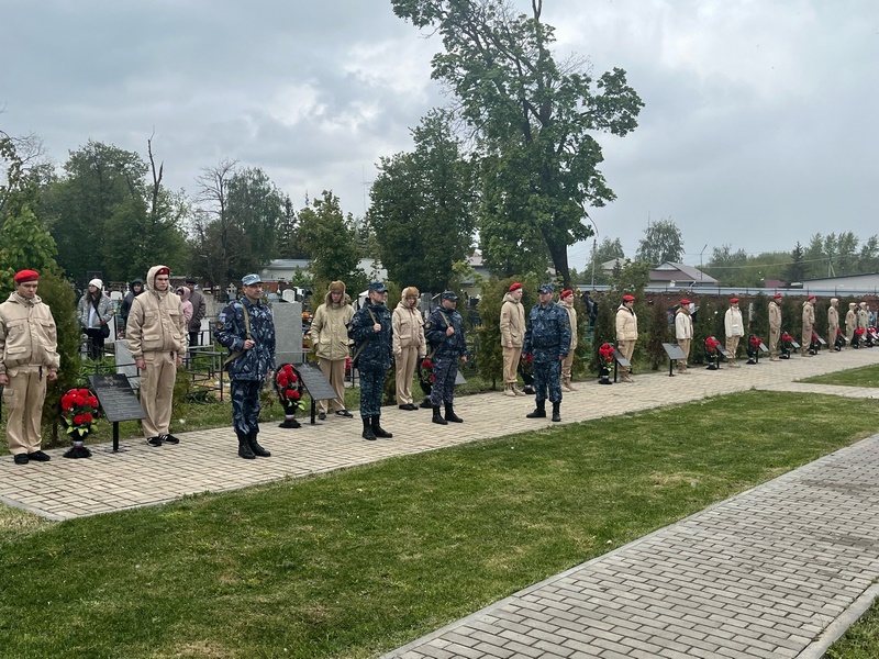 Вахта Памяти на территории воинского захоронения.