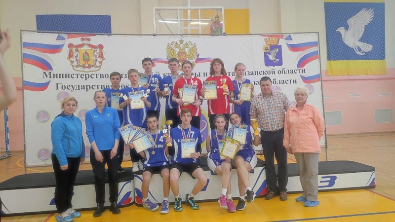 Поздравляем команду четвертой средней школы, занявшую I место в зональных соревнованиях регионального этапа Всероссийских спортивных игр школьников «Президентские спортивные игры».