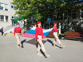 Внос Государственного флага РФ и исполнения гимна.