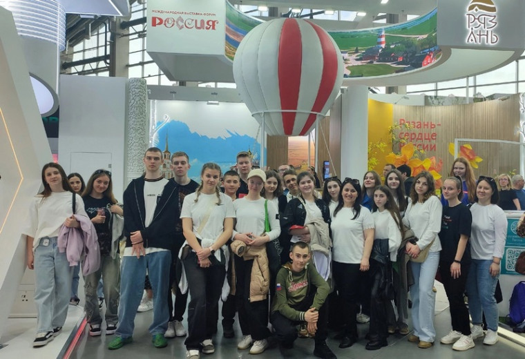 Активные обучающиеся нашей школы посетили Международную выставку-форум &quot;Россия&quot; на ВДНХ в Москве.