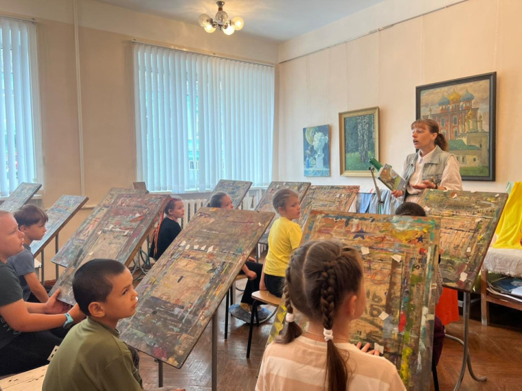 День творчества в школьном лагере «Улыбка».