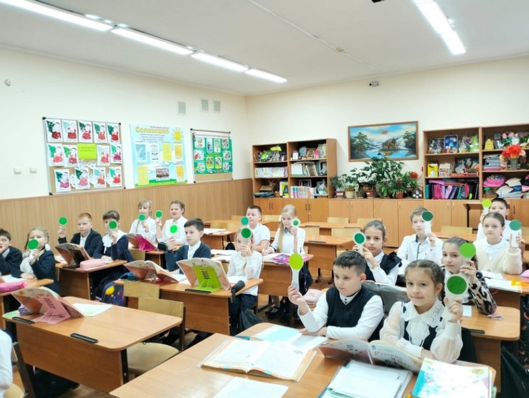 Неделя начальных классов. Урок математики по теме "Буквенные выражения. Решение уравнений".