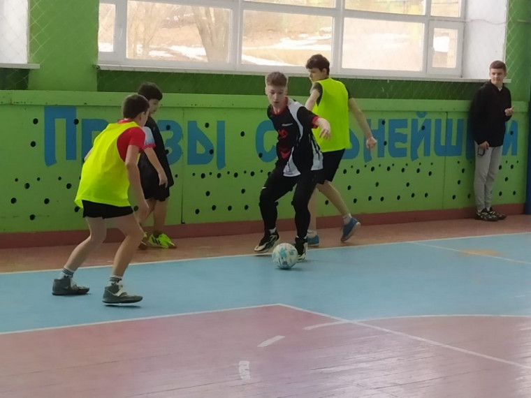 Муниципальный этап Всероссийских соревнований школьников «Президентские спортивные игры» среди команд юношей школ города Скопина.