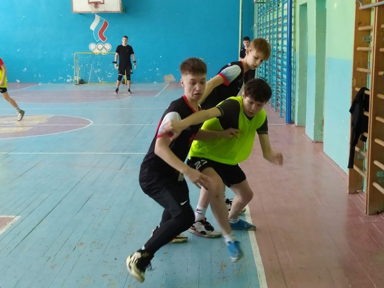Муниципальный этап Всероссийских соревнований школьников «Президентские спортивные игры» среди команд юношей школ города Скопина.